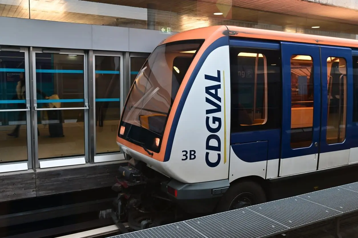 Navette CDGVAL gratuite entre les terminaux de l'aéroport Paris-Charles de Gaulle