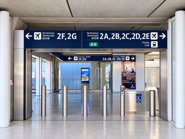 Sortie du CDGVAL au Terminal 2